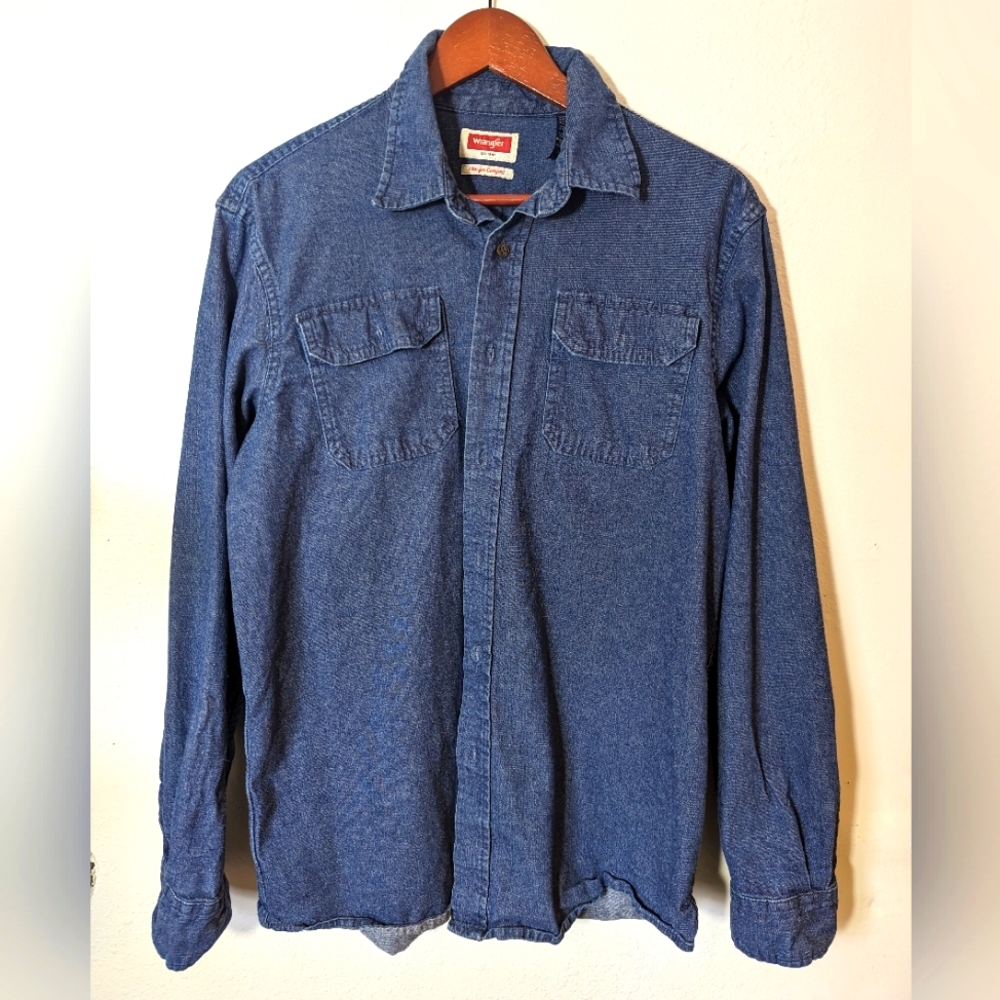 Men's Button up denim Wrangler shirt - Size Medium